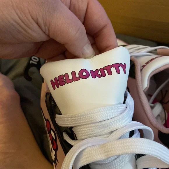 Hello Kitty Sanrio Women's /Teen's Pink Casual Court Fashion Shoe size 10 NWT 👋😸 - Picture 5 of 9